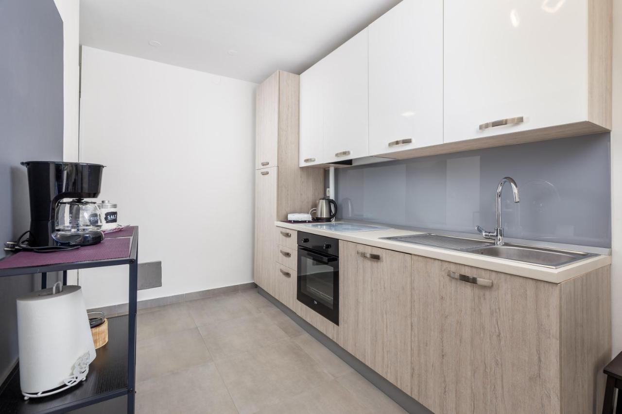 Sunny Studio Apartment With Balcony Риека Экстерьер фото