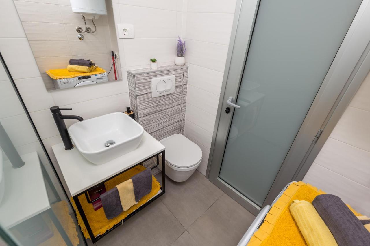Sunny Studio Apartment With Balcony Риека Экстерьер фото